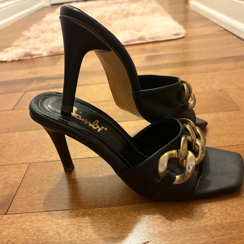 shoes - Picture 2 of 3